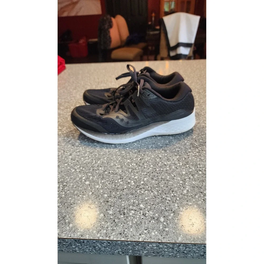 Saucony Triumph ISO 5 Running Shoes Mens 9W Black Excellent